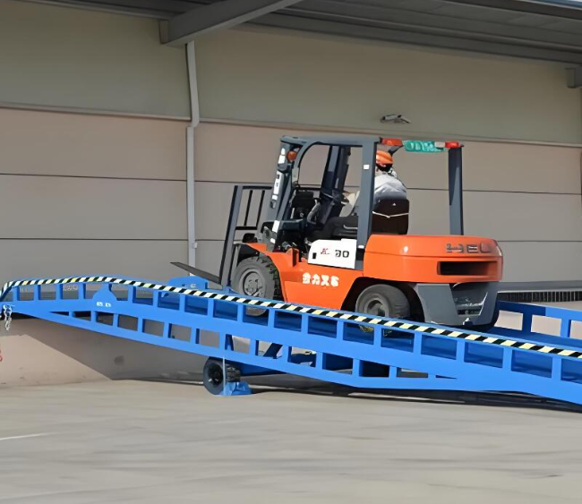 铜陵移动式卸货平台（叉车用）
